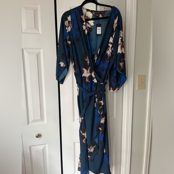 City Chic NWT Size 22 Blue Floral Dress - Picture 4 of 5